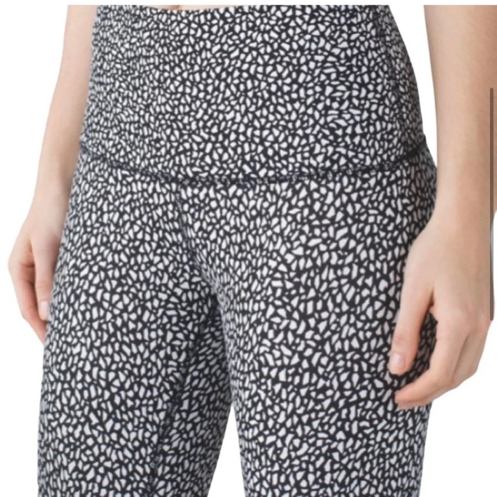Lululemon Wunder Under Crop (Hi-Rise): Miss Mosaic e1.